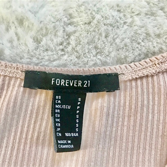 🌻 3/$20 Pink Short Sleeve Ribbed V Neck Bodysuit - Picture 6 of 7